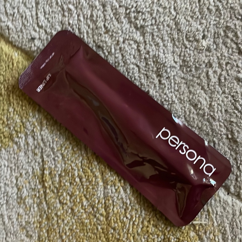 Persona lip liner